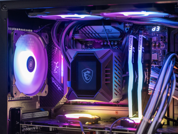 懶癌玩家的書房，小電競桌面改造雜談