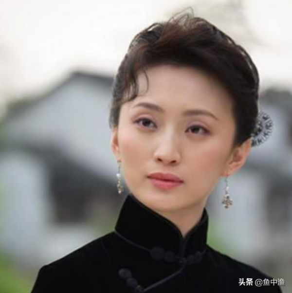 花心帥哥“祁同偉”，經歷四段婚姻，大美女何晴為他著迷