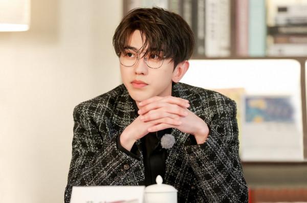 人氣明星蔡徐坤 違規演出的訊息衝上了熱搜 人氣明星蔡徐坤 違規演出的訊息衝上了熱搜