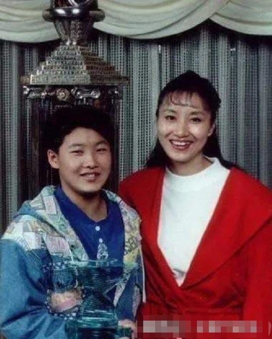 從“世界冠軍”到“豪門闊太”，伏明霞的反轉人生