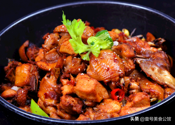 在家教你做好吃的乾鍋雞，鮮辣味美又解饞，老少皆宜的家常美食