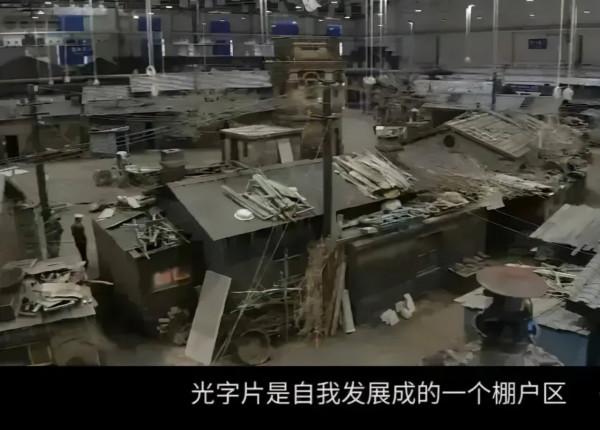 這部電視劇太有年代感了，攝影人不願放過每一幀