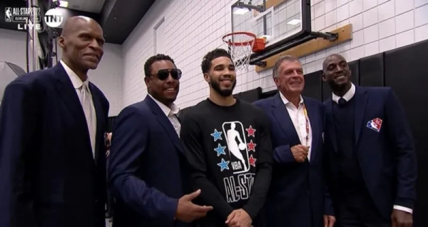 綠色血液！塔特姆與名宿麥克海爾、帕裡什、KG皮爾斯合影