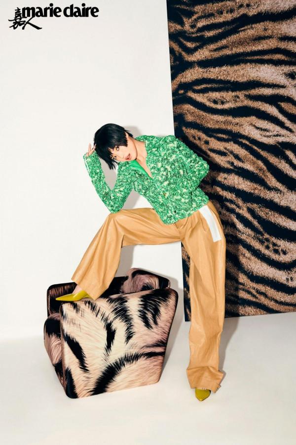 舒淇《嘉人》2022開年封封面釋出 心有猛虎細嗅薔薇