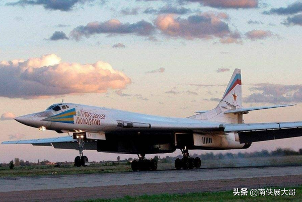 圖-160居然不能隱身,難道在執行任務時就不怕被敵國打下來嗎? 圖-160居然不能隱身,難道在執行任務時就不怕被敵國打下來嗎?