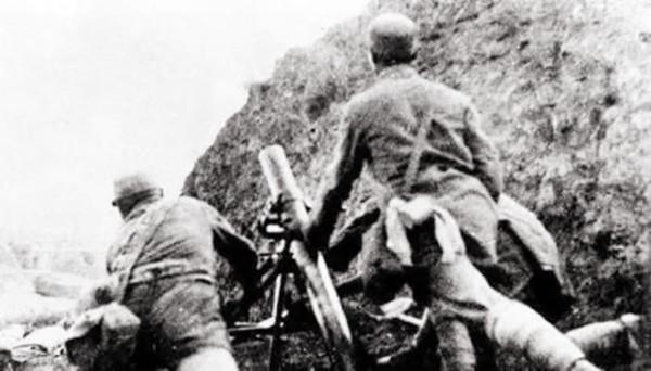 日軍來偷襲,哨兵卻沒有發現,此時一匹拉炮的軍馬幫了大忙 日軍來偷襲,哨兵卻沒有發現,此時一匹拉炮的軍馬幫了大忙