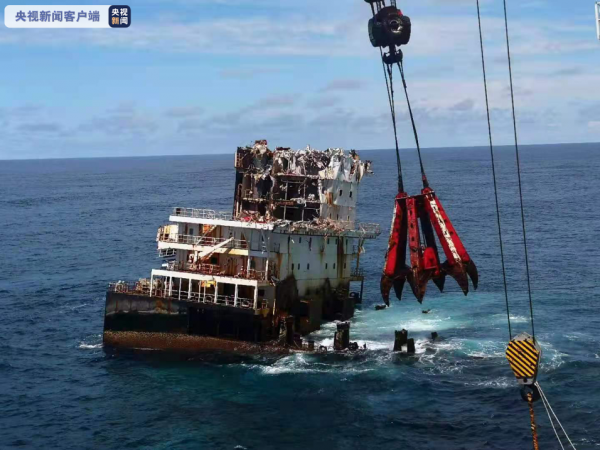 交通運輸部:克服重重困難“鸚鵡”號商船打撈即將完成 交通運輸部:克服重重困難“鸚鵡”號商船打撈即將完成