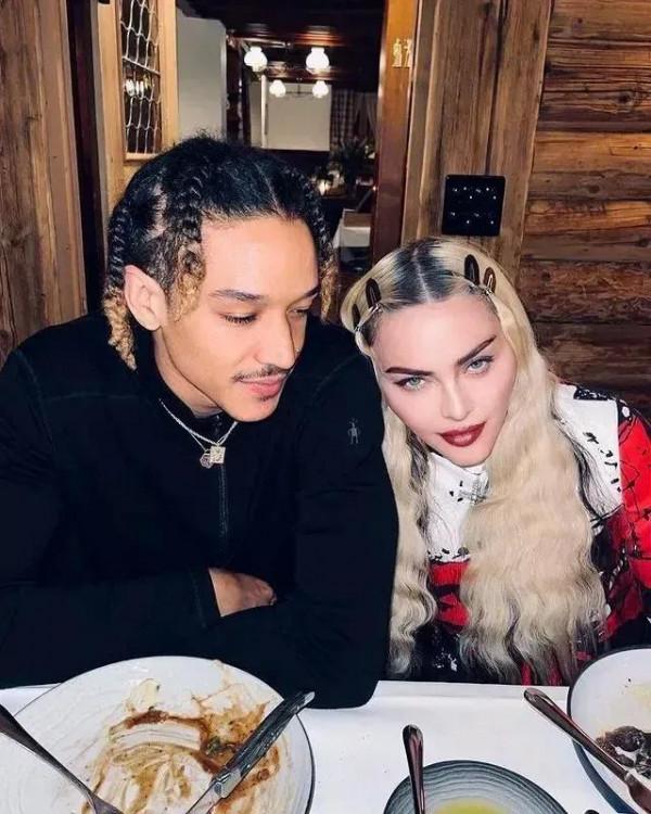 這哪裡是63歲，說36也不過分