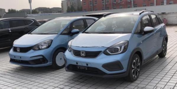 2022款本田飛度實車曝光!細節略有調整,仍提供兩種外觀設計 2022款本田飛度實車曝光!細節略有調整,仍提供兩種外觀設計