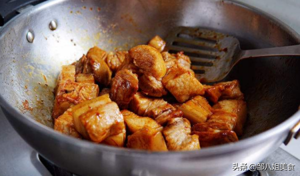 分享4道紅燒菜，寓意紅紅火火，人人見了都愛吃，收藏起來過年做