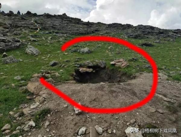 盜墓者通曉墓地風水，在內蒙古找到一座貴族大墓，盜挖花了2個月