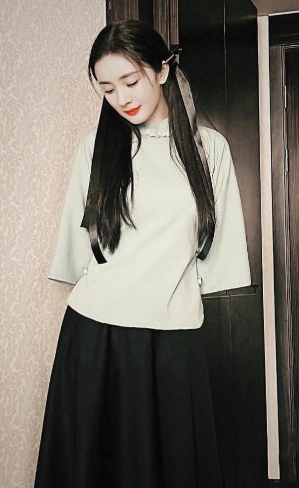 楊冪和楊穎都很大氣，穿上民國風服裝，看著太像學生了