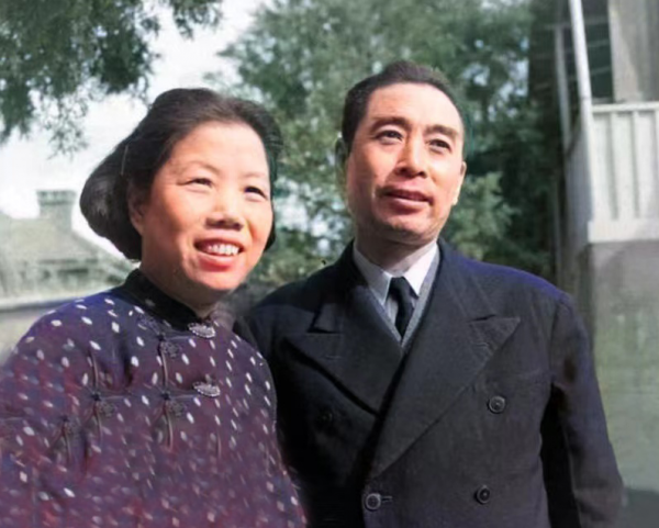 1927年陳賡結婚前，見到鄧穎超就跑，周恩來：是不是怕給我磕頭？