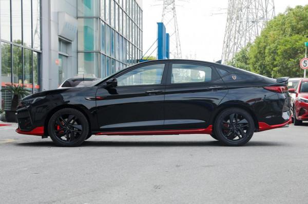 掀背造型智慧轎跑，配1&period;5T發動機，詳細圖解思皓曜