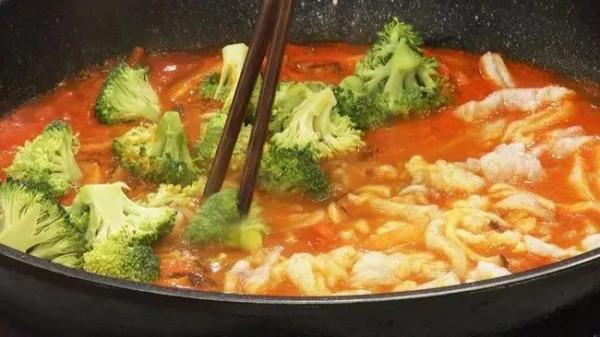 這2種食物才是胃病“剋星”，預防潰瘍護粘膜，互相搭配，營養又美味