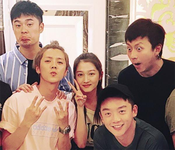 這屆紅毯熱鬧了!新仇舊愛齊聚,何穗槓上baby,鄧倫難忘金晨? 這屆紅毯熱鬧了!新仇舊愛齊聚,何穗槓上baby,鄧倫難忘金晨?