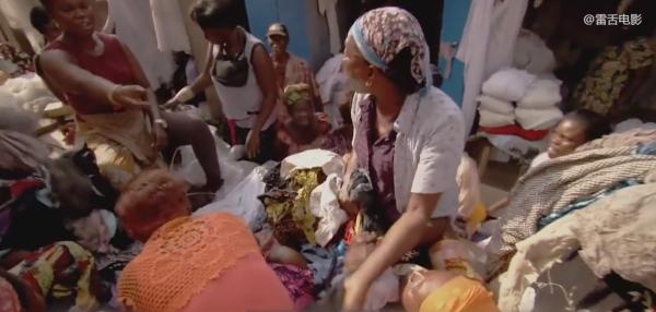 非洲小夥賣舊衣服，一天能賺25萬，這些衣服都是別人捐的！紀錄片