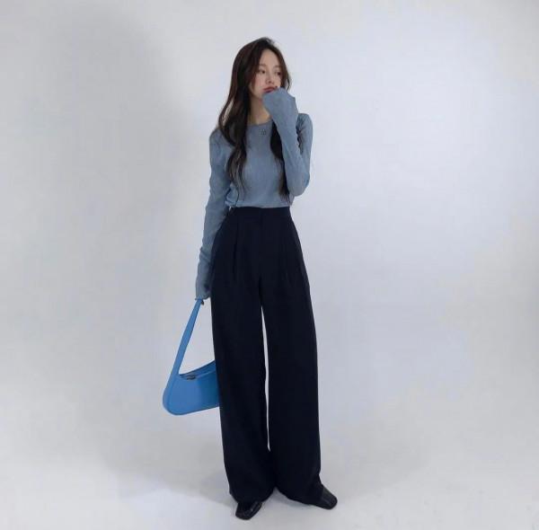 ins又火了一位時尚博主，她的9套高階又時髦穿搭，照著穿撩爆了