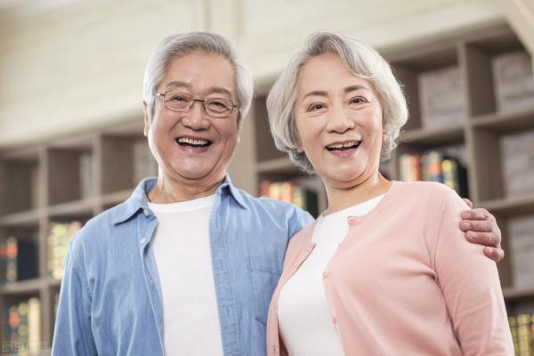 早起一杯白開水，養生又美顏