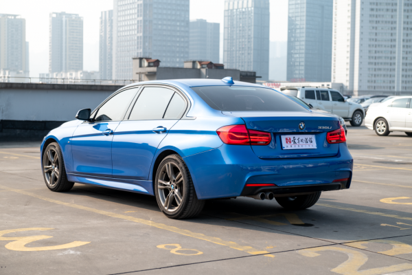 高功率、長軸距，運動家用兩面兼顧——二手寶馬330Li