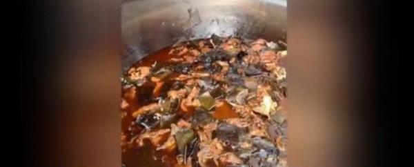 河南80歲大爺逛街賣小吃,35年吆喝聲響全城,一炸900斤不夠賣 河南80歲大爺逛街賣小吃,35年吆喝聲響全城,一炸900斤不夠賣