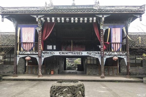 出門自駕，還是要這輛X7舒適一些