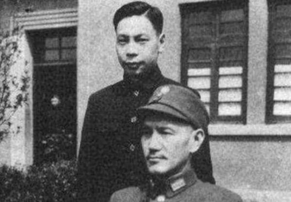 1952年，吳國楨參加蔣介石壽宴，返程發現車子被蔣做手腳