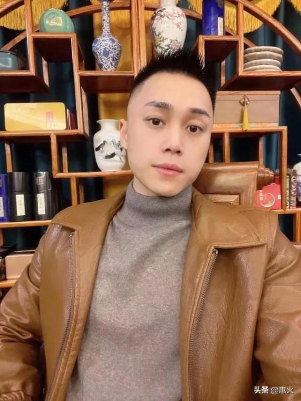 劉二狗前妻劉劉語音直播爆料：是辛巴讓她去二驢那裡漲粉的