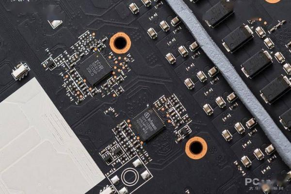 藍寶石RX 6900 XT 超白金 極光特別版評測：一年後RX 6900 XT更強了？