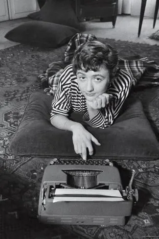 誰說女知識分子不時髦?會寫字的女人,穿得好更好看 誰說女知識分子不時髦?會寫字的女人,穿得好更好看