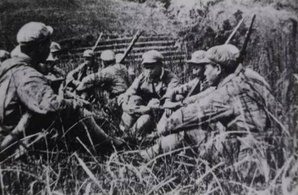 毛主席深夜寫緊急拘捕令,一小學校長得知後裝死,公安:開棺驗屍 毛主席深夜寫緊急拘捕令,一小學校長得知後裝死,公安:開棺驗屍