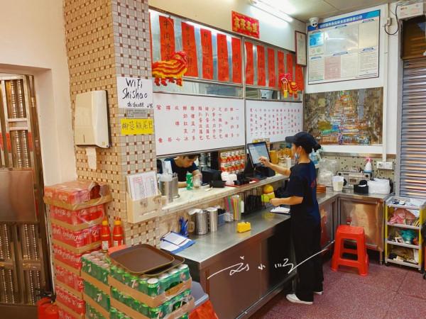 廣東佛山市中心有個復古茶餐廳，藏在小巷裡，遊客還以為到了香港