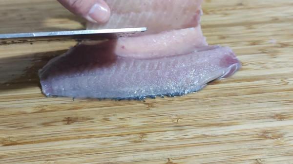 鯽魚去刺這麼簡單，154根骨刺根根去除，吃魚像吃豆腐一樣放心