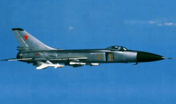 1981年不明運輸機進入蘇聯領空，蘇聯警示無果後，用蘇15將其撞毀