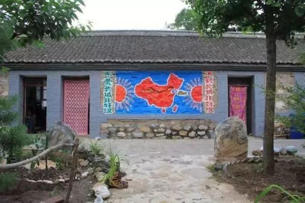 這個英國老頭在長城撿了22年垃圾，不僅閃婚了箇中國媳婦，還上BBC被英女王授予勳章