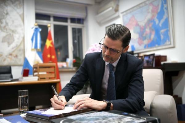 這位駐華大使來自最遙遠國度，為何與《共產黨宣言》譯者同名