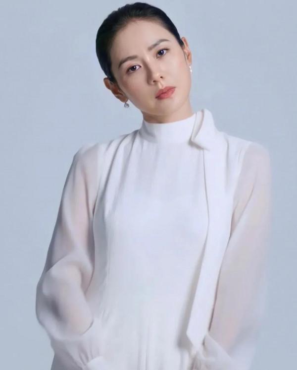 孫藝珍:她的美麗無法用語言來表達 孫藝珍:她的美麗無法用語言來表達