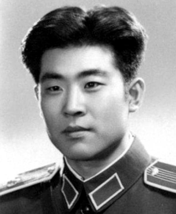 他是《打擊侵略者》副團長崔凱、《東進序曲》團長鄧斌，還記得嗎