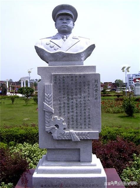 紅軍哥倆突圍，兄衝出成少將，弟被俘回家種田，找他時說安心務農