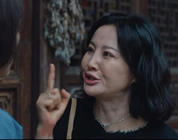 臉上寫滿“假”字，這些整容演員的臉，觀眾看了分分鐘齣戲