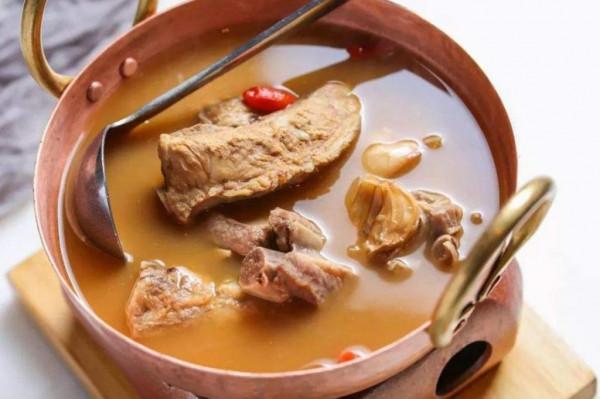 女人40歲後，想延緩面板衰老、晚點進入更年期，記住“3戒”