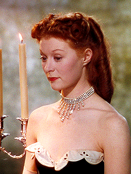 《紅菱豔》：令人驚歎的芭蕾舞服裝和層層疊疊的彩妝設計，太美了