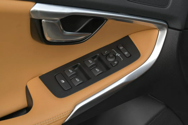 不甘平庸的另類鋼炮——二手沃爾沃 V40CC