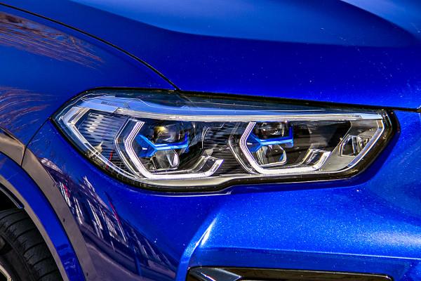 智駕開箱丨“兇猛”大家都知道，更可貴的是這臺寶馬X5 M也可“溫順”