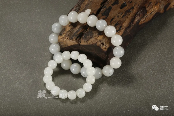 從一條剛剛以142萬成交的籽料手串說起…… 從一條剛剛以142萬成交的籽料手串說起……