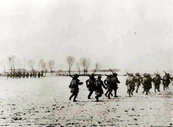 日軍雪夜屠村趕盡殺絕，八路軍憤怒復仇：格殺勿論，一夜殺500人