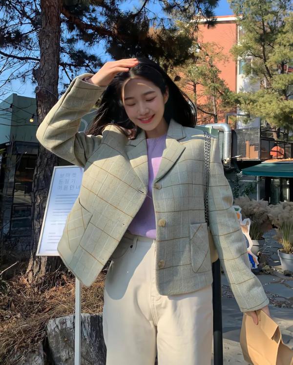 早春的第一件薄外套！小個子照著這樣穿，顯高又氣質