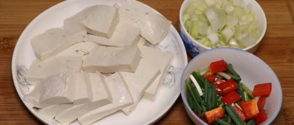 豆腐最上癮的1種新做法，做法簡單，百吃不厭，麻辣鮮香超下飯