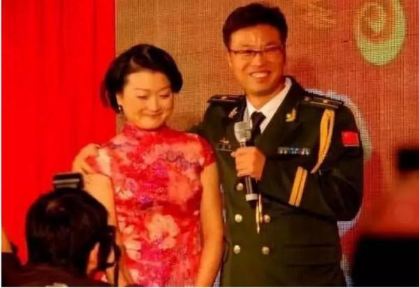 “老實人”王迅:拋棄糟糠妻,娶小18歲嬌妻,前妻去世被罵上熱搜 “老實人”王迅:拋棄糟糠妻,娶小18歲嬌妻,前妻去世被罵上熱搜