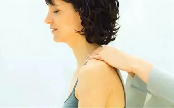 人們在冬天經常會出現頸部和肩部疼痛，大家應該如何預防？